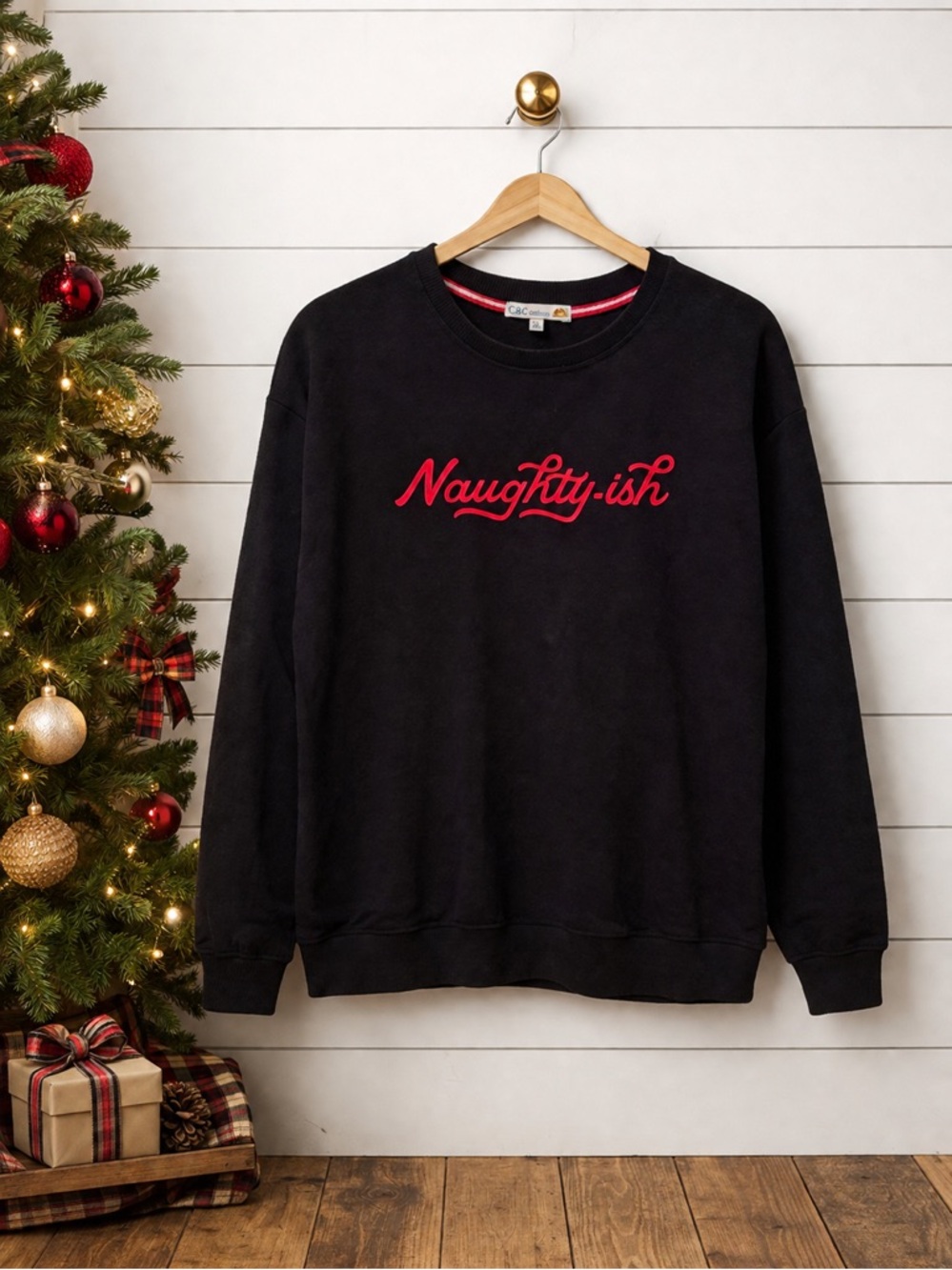 🎄🎄 Naughty-ish Sweatshirt Medium | Black Holiday Graphic Christmas